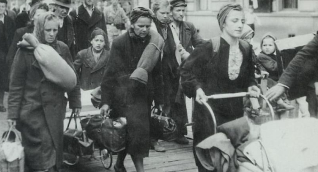 Praha - 25 000 nemeckých civilistov sa presúva do internačných táborov zriadených v Prahe50