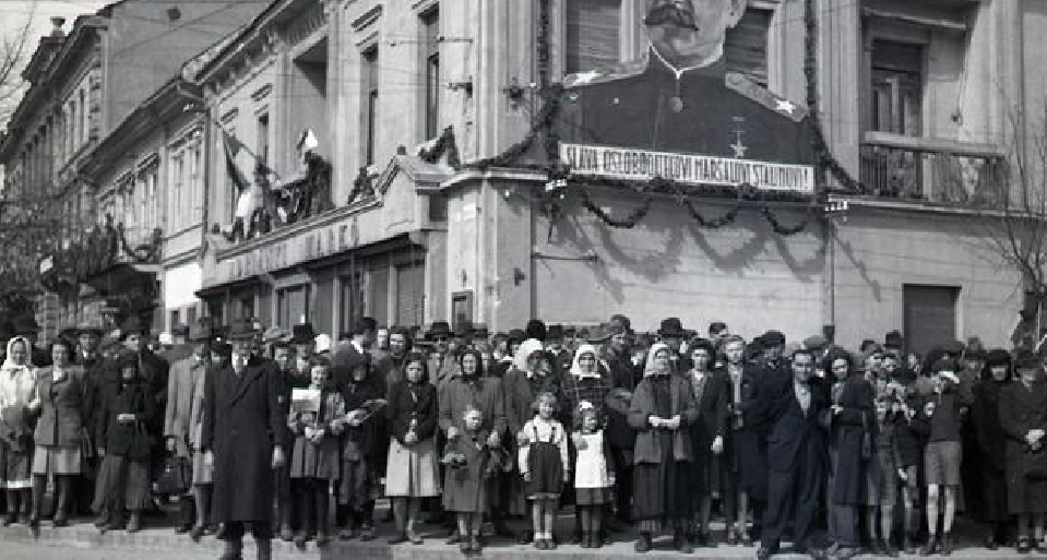 Prebúdzajúci sa život na uliciach Košíc pred príchodom prezidenta Dr. Beneša (27. september 1945)61