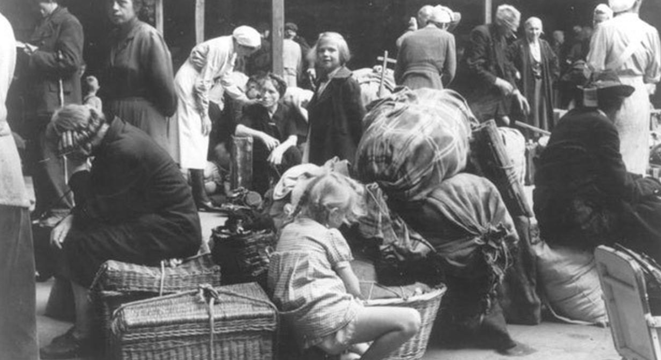 Nemci na berlínskej železničnej stanici v roku 194564